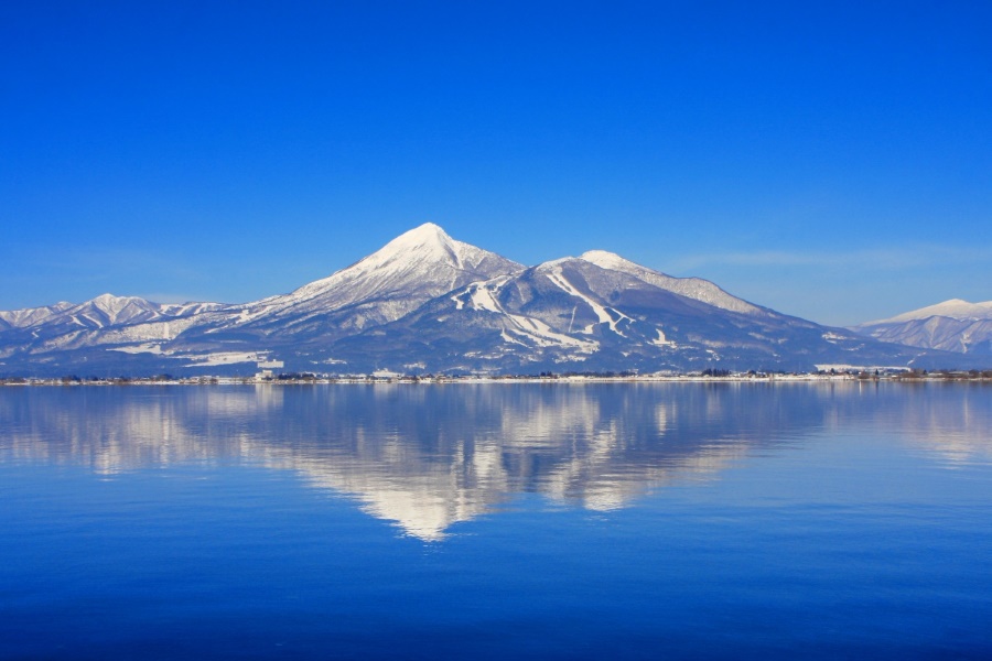 猪苗代湖と磐梯山