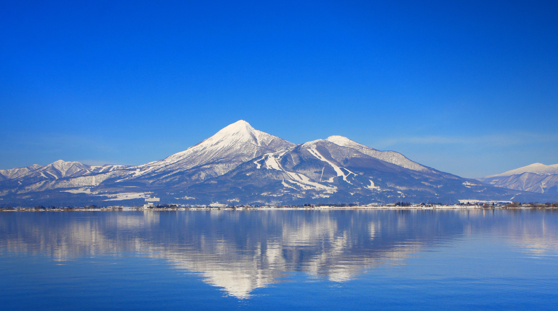 DMCトラベル 冬の猪苗代湖と磐梯山 画像